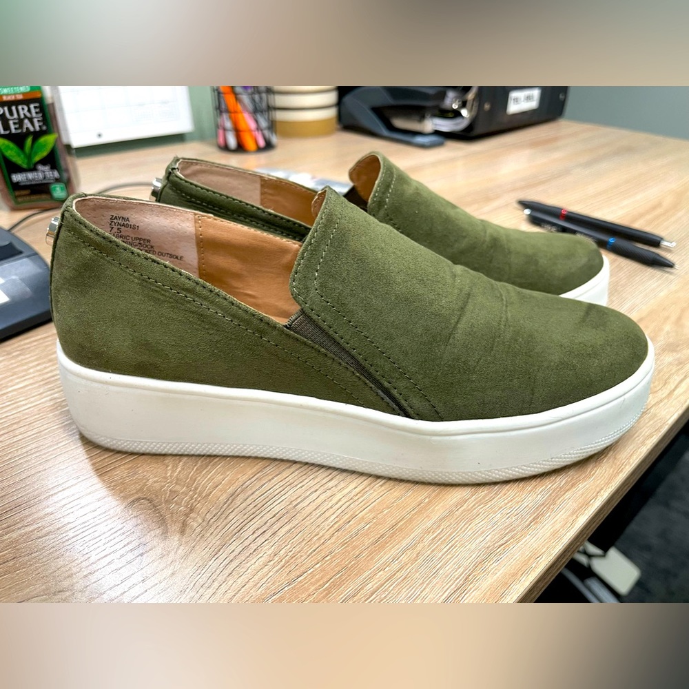 Steve Madden Slip on shoes